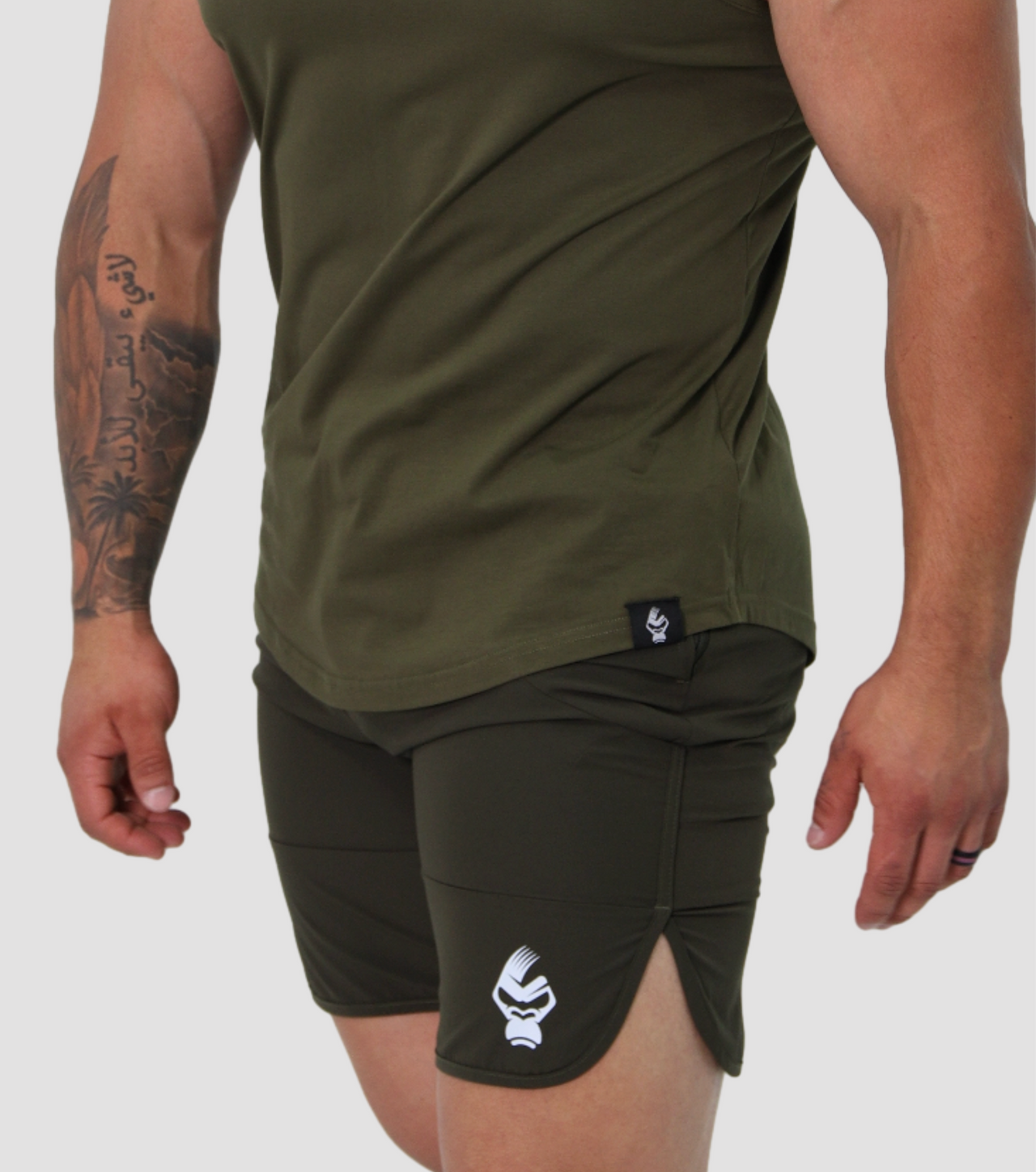 SIDE SPLIT HEM TRAINING SHORTS